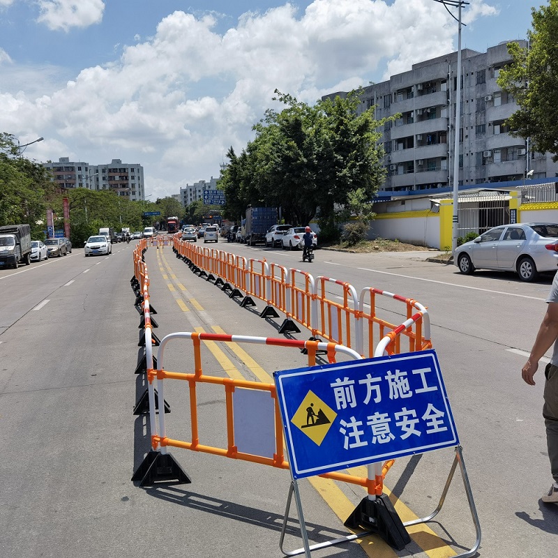 PVC z tworzywa sztucznego ogrodzenie dla urządzeń bezpieczeństwa ruchu, bariera izolacji na budowie, bariery drogowe od producenta chińskiego